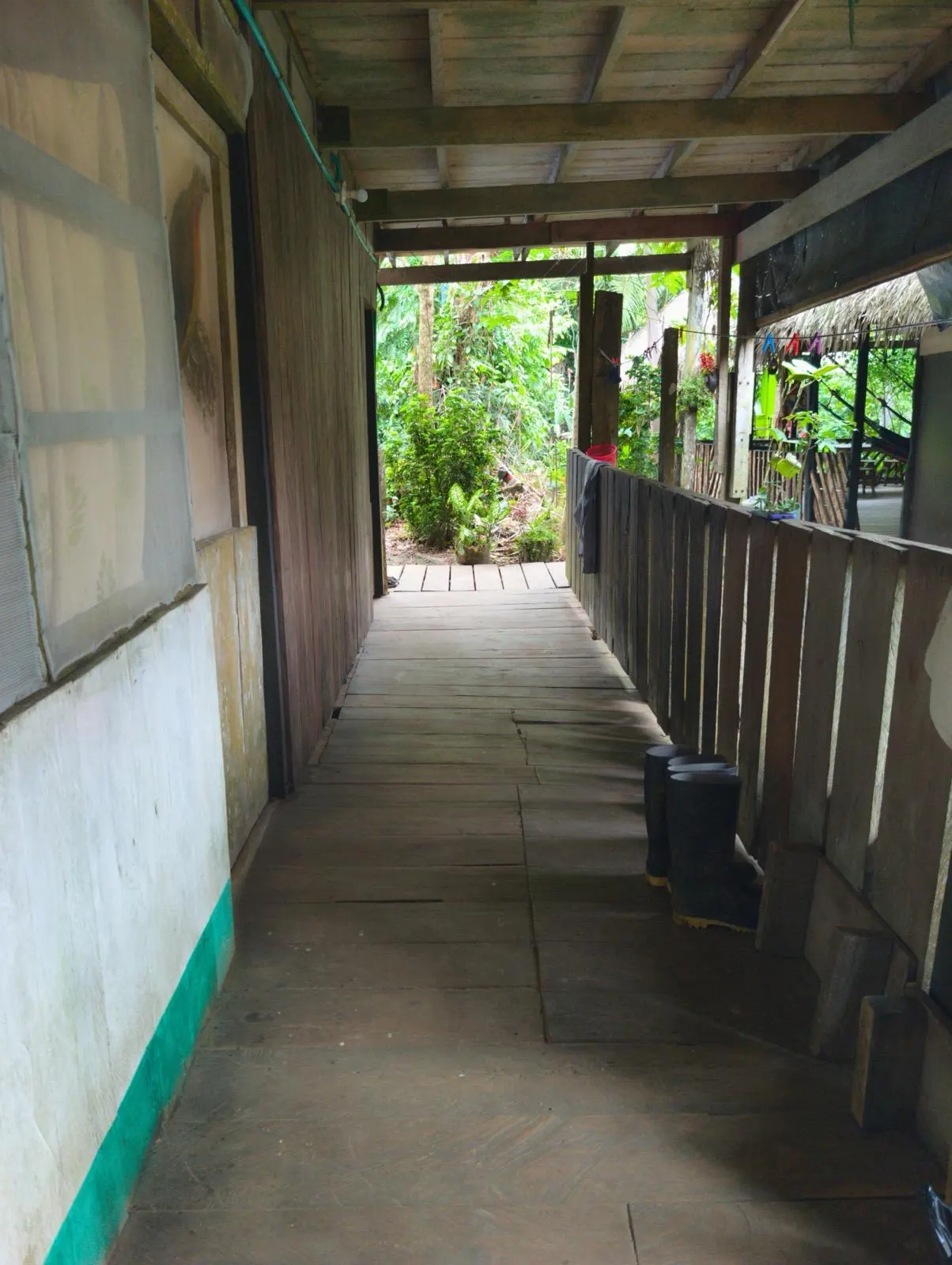 Coursive en bois de notre logement chez l'habitant &agrave; Macedonia