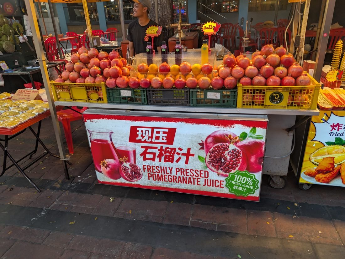 Stand de jus de grenade press&eacute; &agrave; Chinatown, Kuala Lumpur