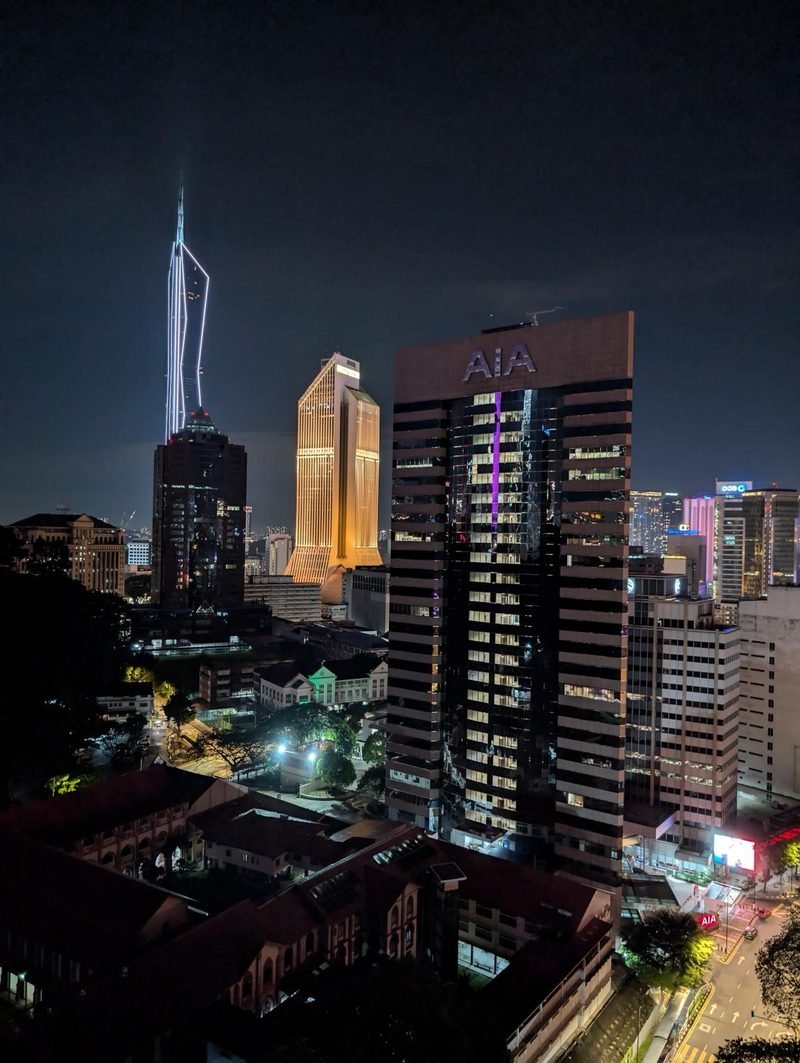 La Merdeka 118 et les gratte-ciel de Kuala Lumpur de nuit