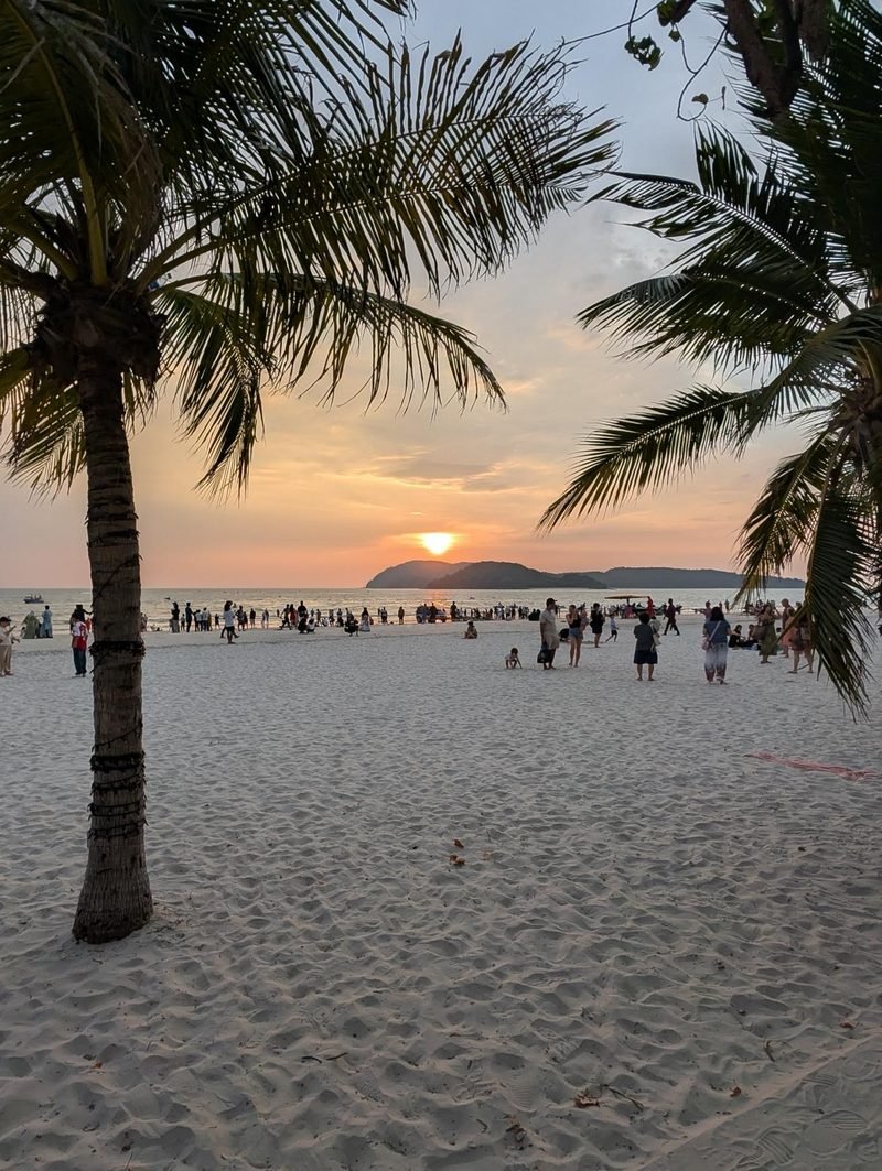 Coucher de soleil sur une plage de Langkawi