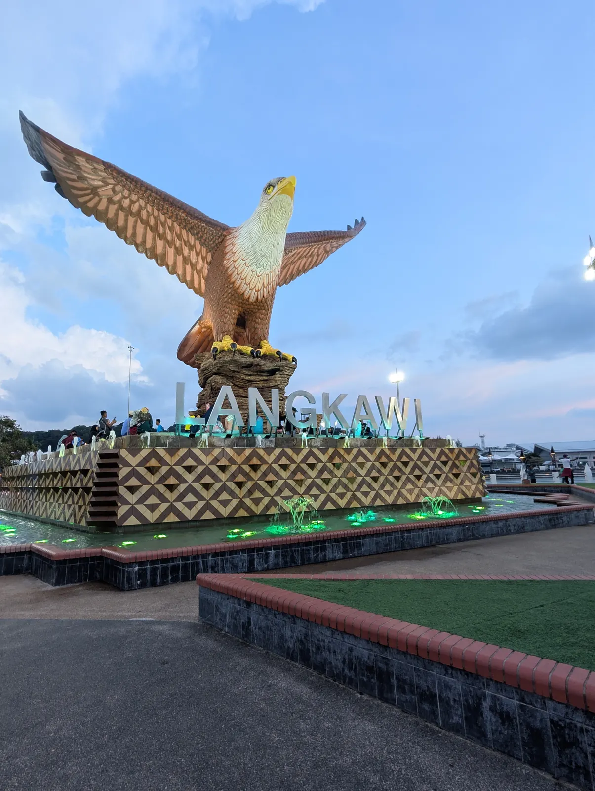 La statue de l'aigle du Dataran Lang (Place de l'Aigle) &agrave; Kuah, Langkawi